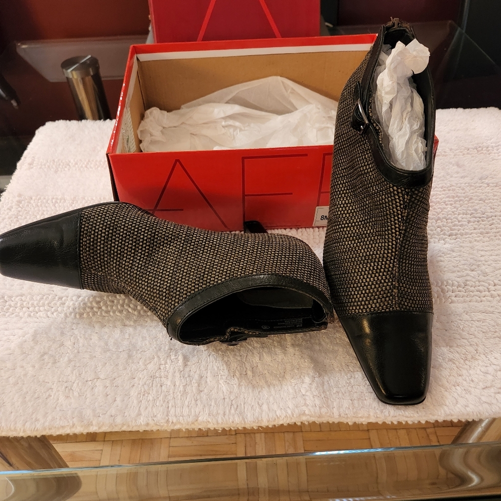 Shoes - Picture 3 of 4